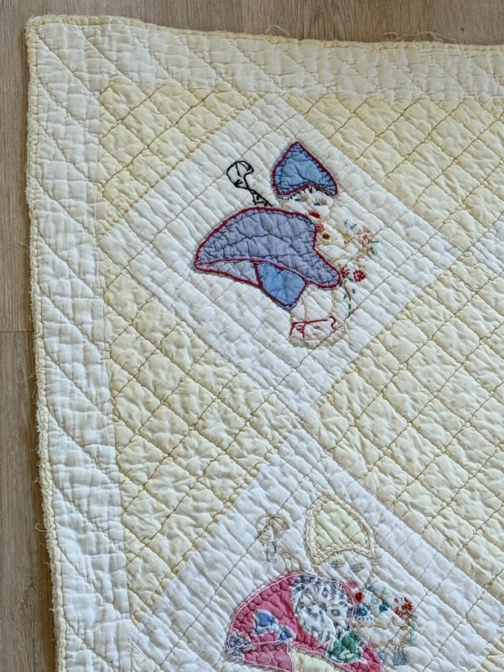 Cheeky Vintage Handmade Sunbonnet Sue Throw Twin Quilt Bloomers Showing Retro
